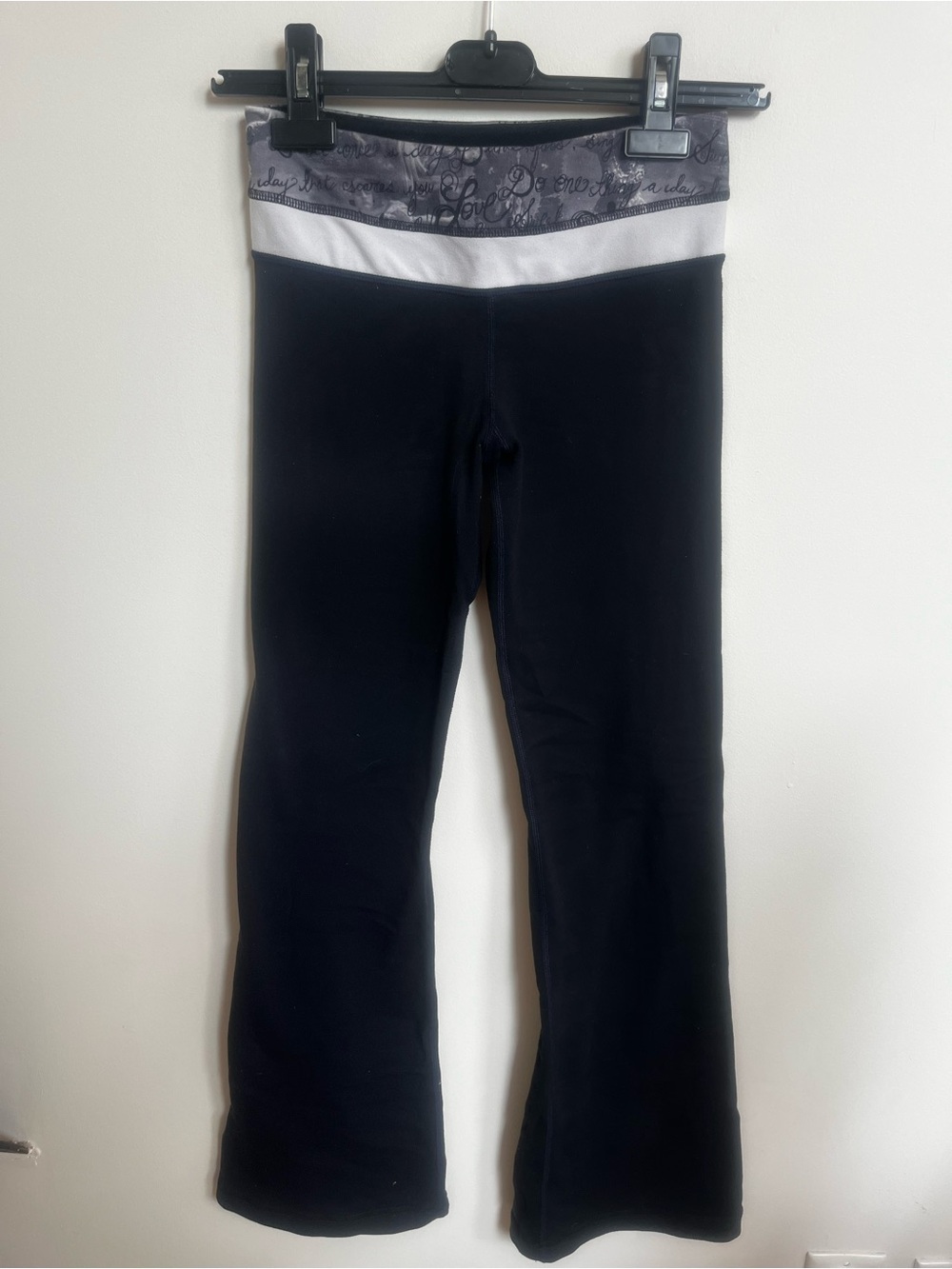 lululemon athletica Black groove Leggings with white and grey love message